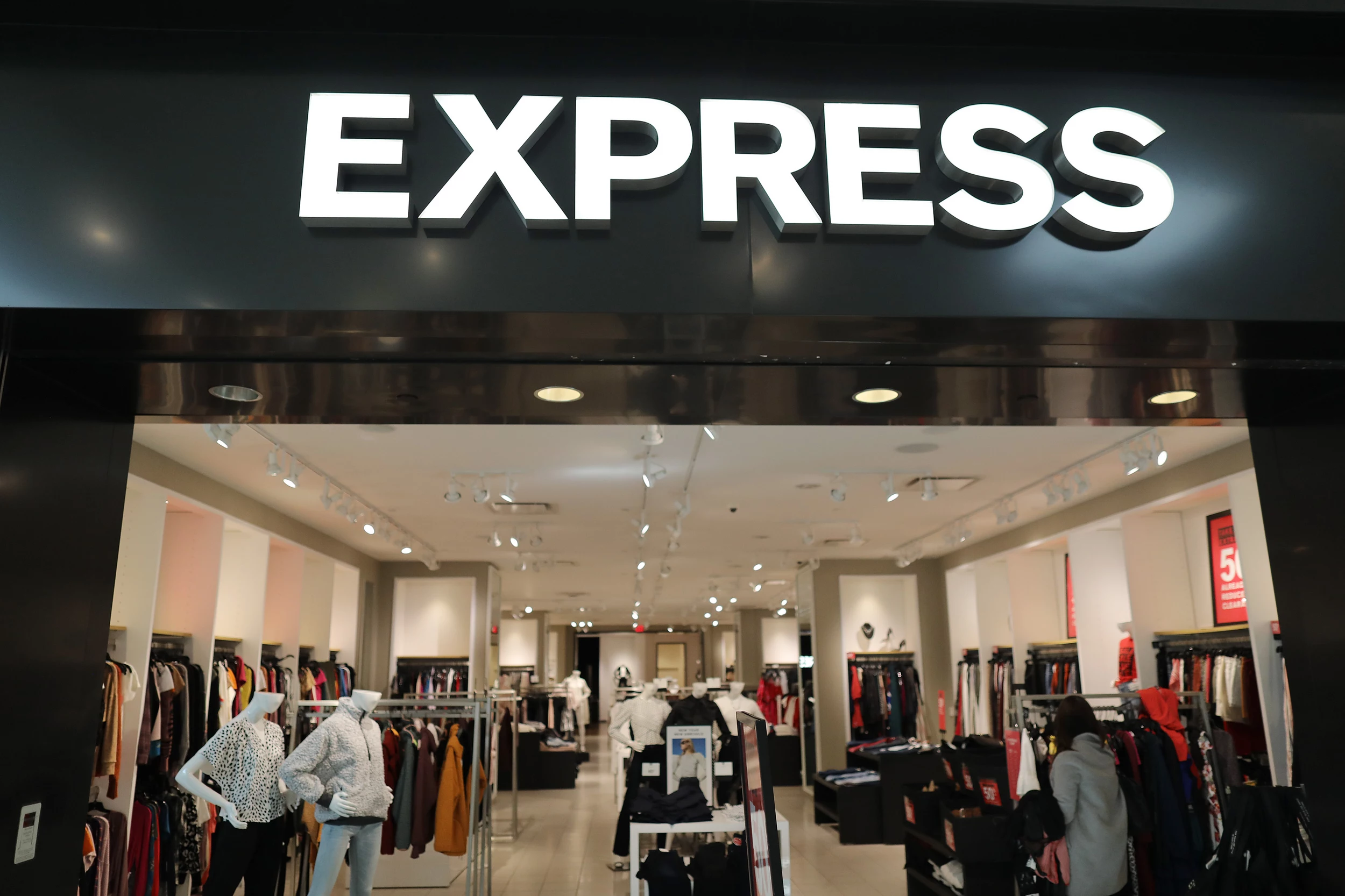 Express Clothing Chain To Close Approximately 100 Stores 